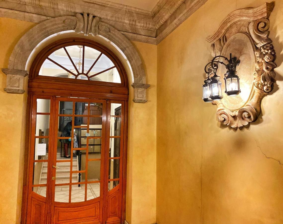 Apartment In Monumental Square Madrid Center Exterior photo