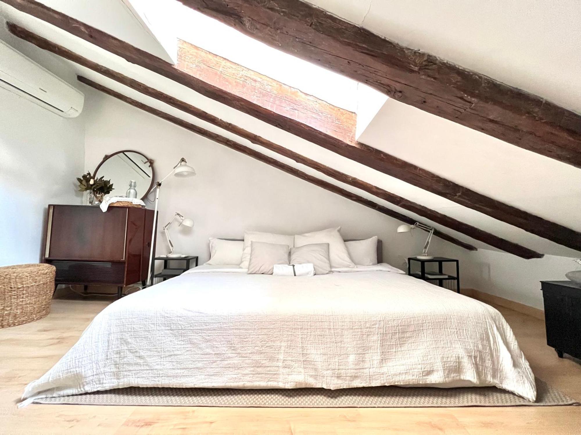 Apartment In Monumental Square Madrid Center Room photo