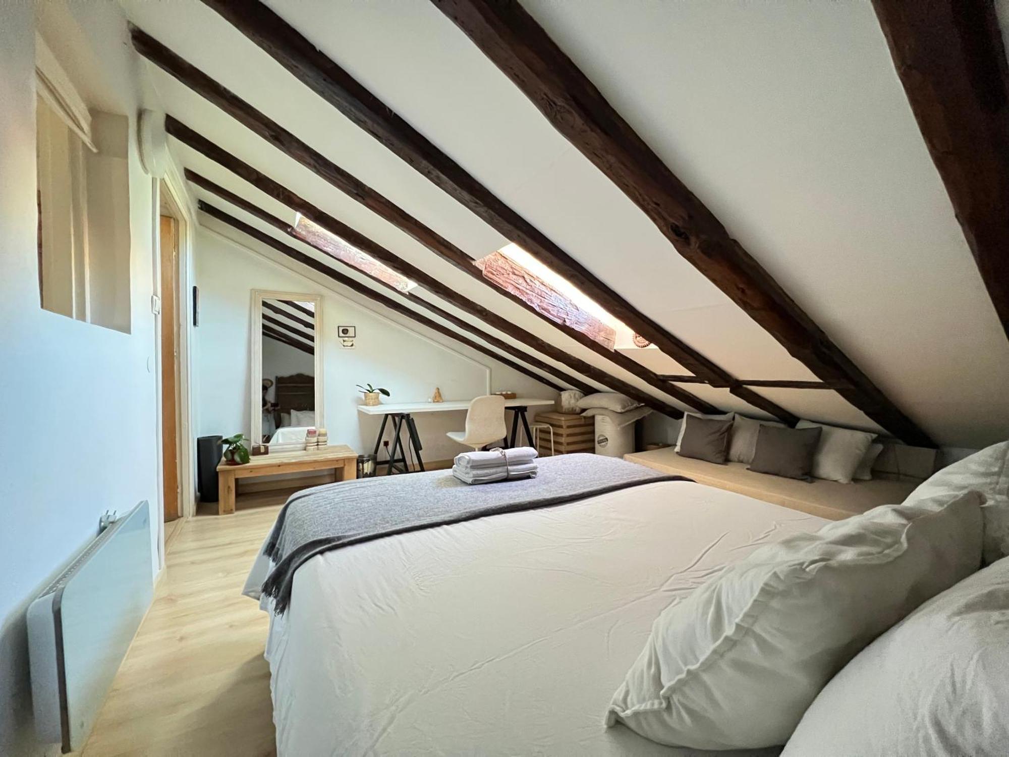Apartment In Monumental Square Madrid Center Room photo
